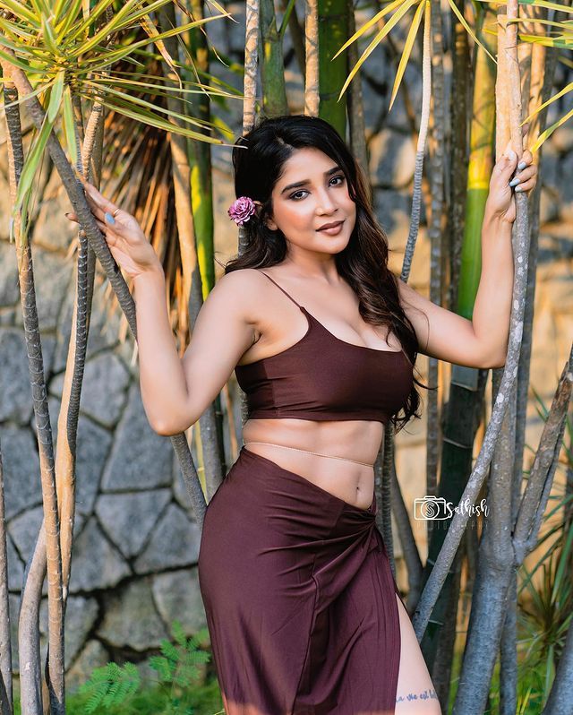 Staggering Poses Of Sakshi Agarwal